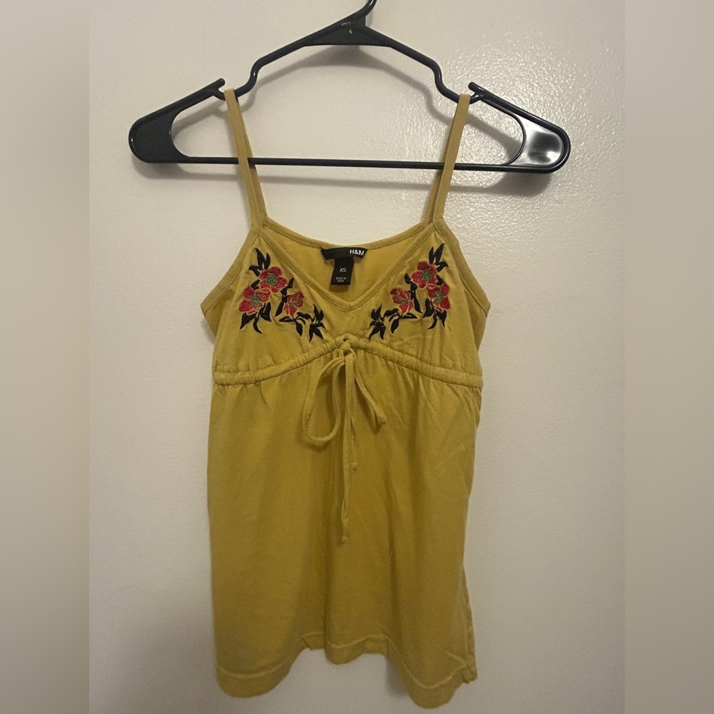 💃 H&M 💃 Floral Embroidered Tank Top